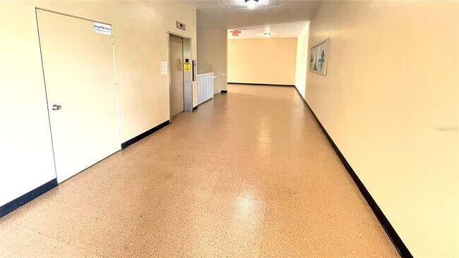 Building Photo - 2383 Netherlands Dr