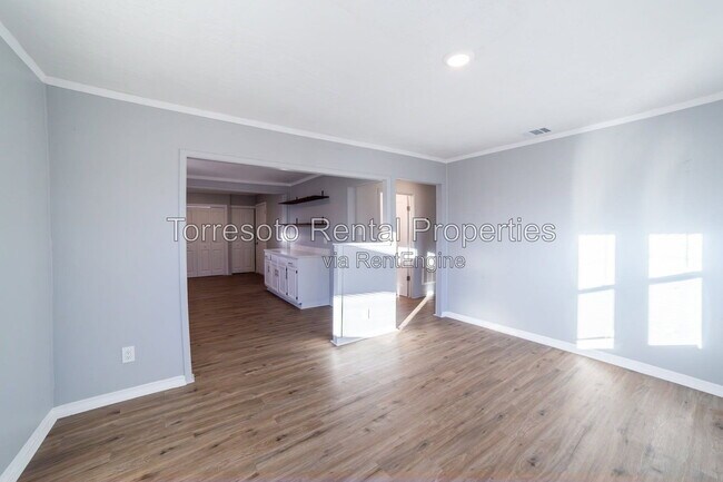 Building Photo - 2731 Menchaca St