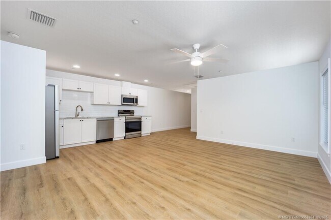 Building Photo - 3375 SW Mapp Rd