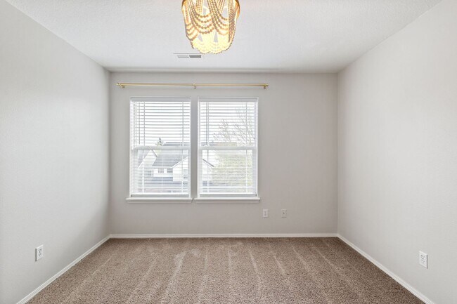 Building Photo - 14081 SW Viewpoint Ct