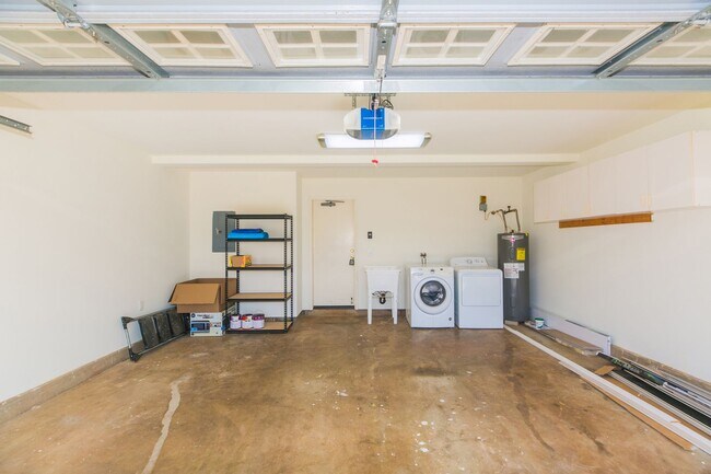Building Photo - Beautiful 4 bedroom /2.5 bath in Royal Kunia