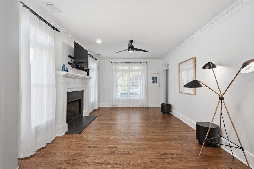 Building Photo - 2555 Hazel Dr SE