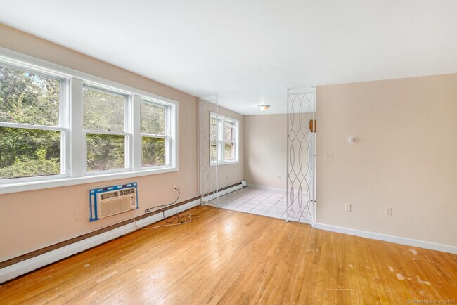 Primary Photo - 183 Barker St