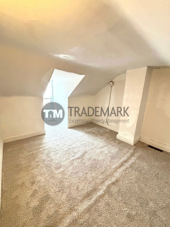 Building Photo - 513 Green St