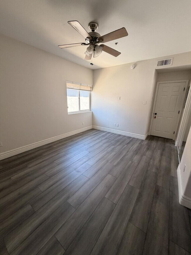 Building Photo - 7401 W Arrowhead Clubhouse Dr