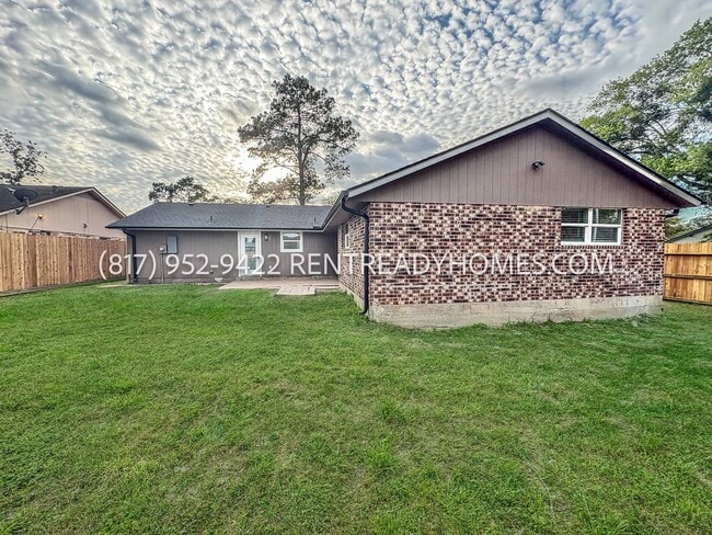 Building Photo - 2122 Bentvine Dr