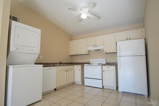 Building Photo - 6801 Tiki Ln