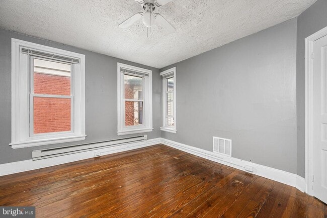 Building Photo - 305 W Biddle St