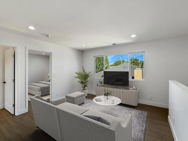 Building Photo - 2229 Pulgas Ave