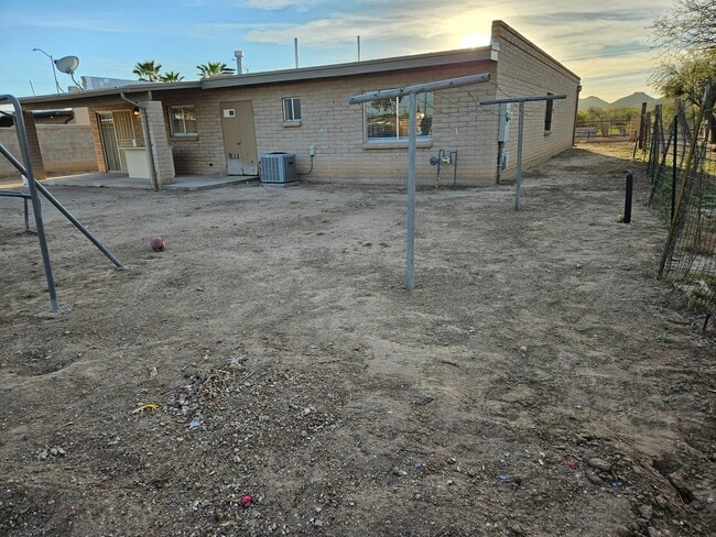 Building Photo - 4445 S Kostka Ave