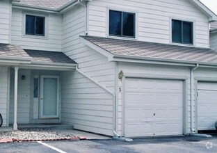Building Photo - 704 Finch Dr