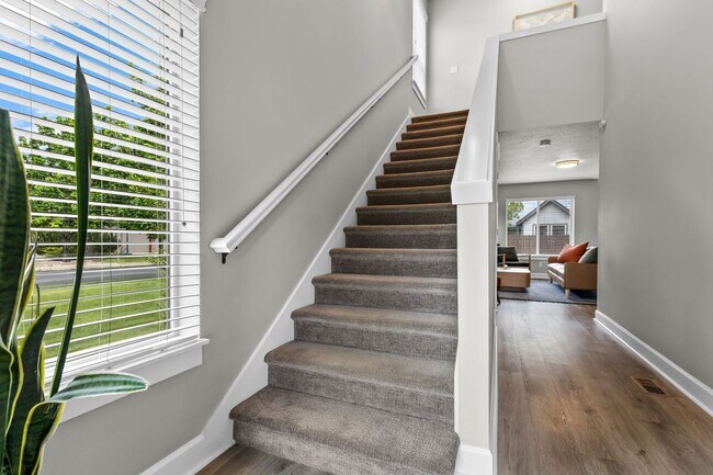 Building Photo - Beautiful SE Bend Home | Spacious Floorplan | Fenced Backyard | Near Parks & Trails