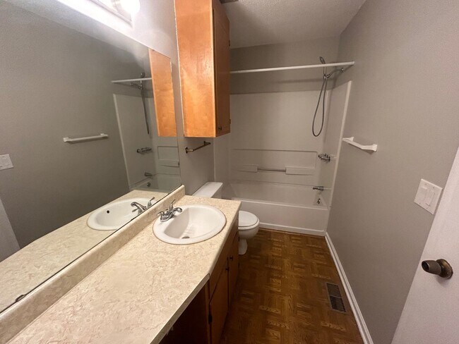 Building Photo - 940 Glenn St