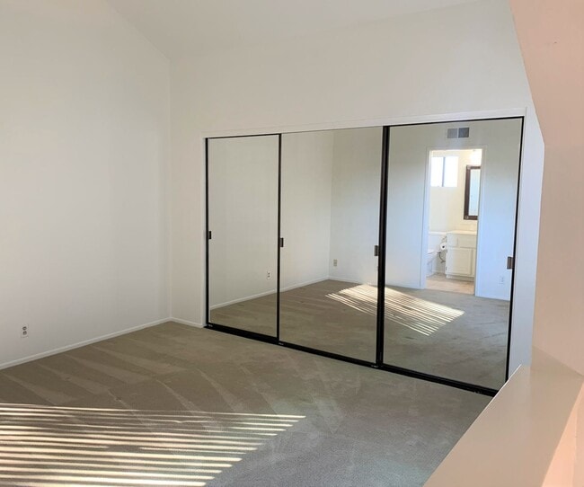 Building Photo - Amazing condo located in desirable Aliso Viejo!