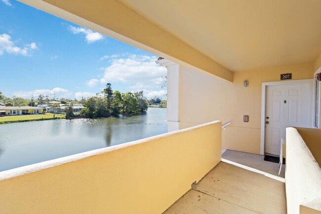 Building Photo - 2/2 unit with water view becoming availabl...