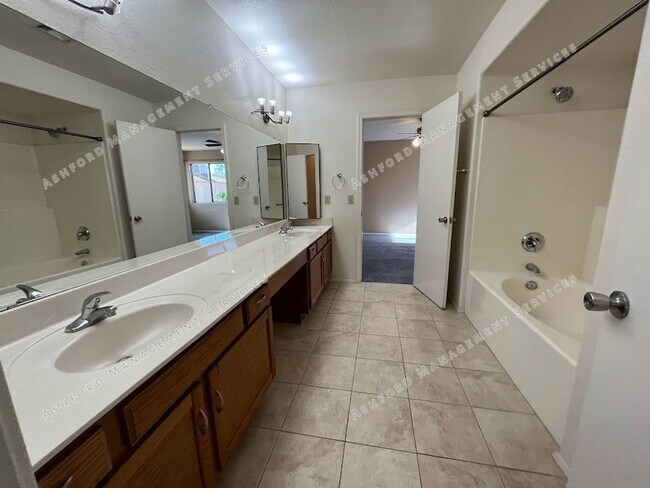 Building Photo - **COMING SOON** BEAUTIFUL 4 BEDROOM 3 BATH...