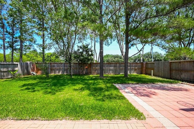 Building Photo - 18018 Somerset Knolls Ct