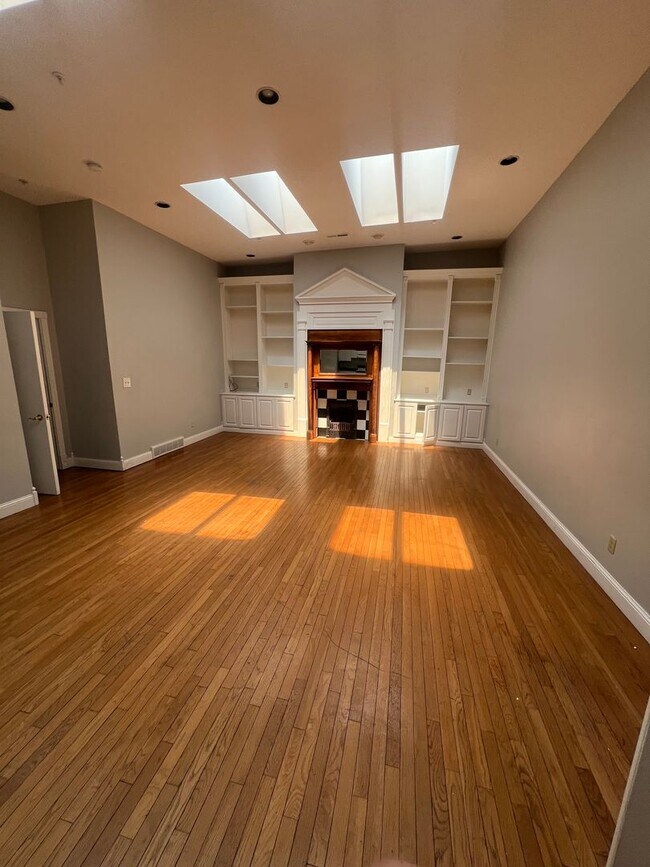 Primary Photo - 628 Sycamore St