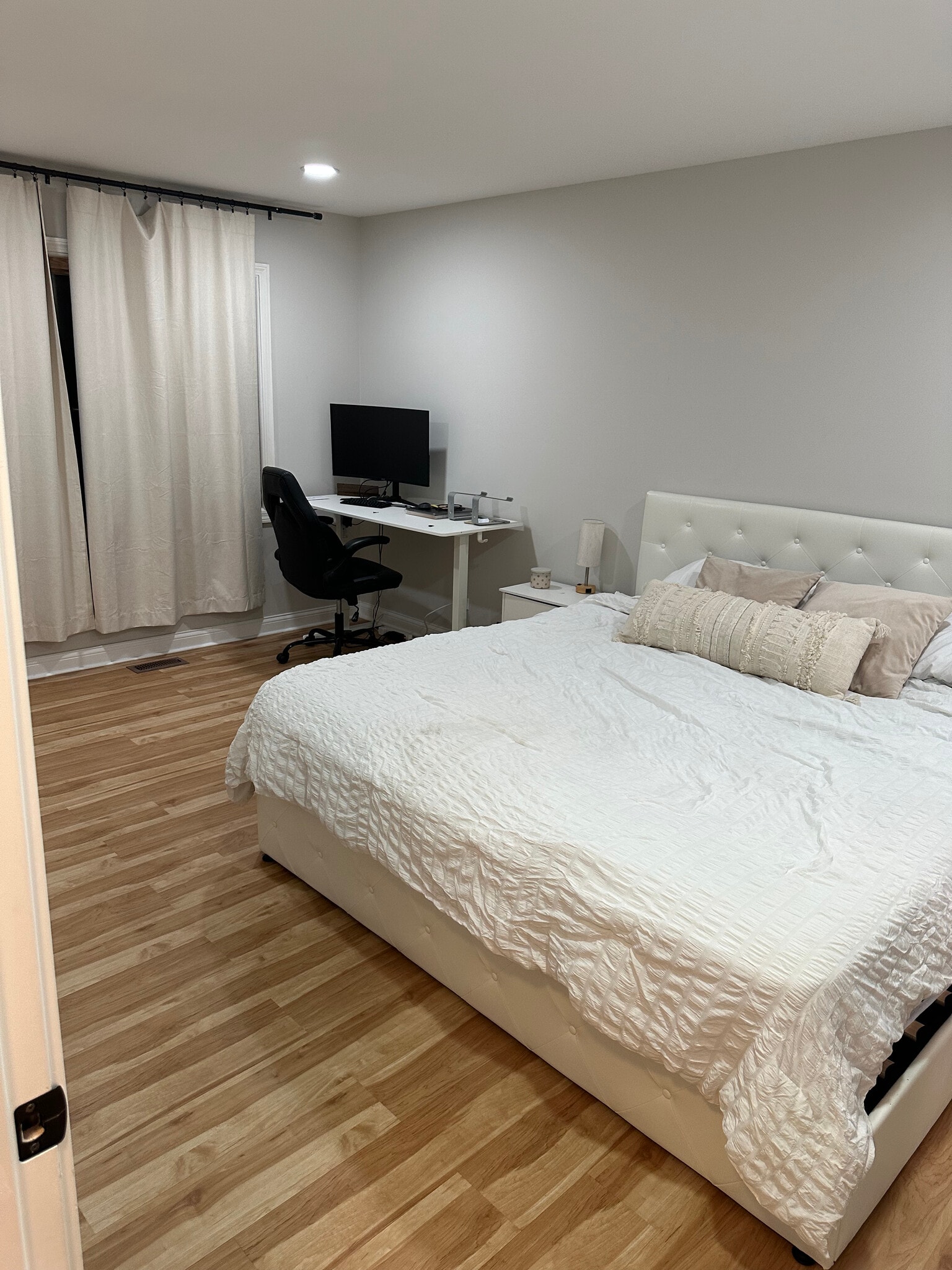 Main Room - 7881 Sheffield Dr