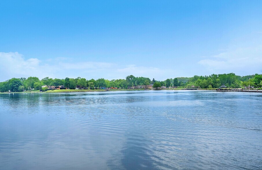 Building Photo - 139 Center St