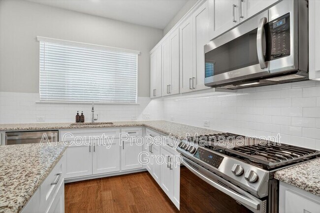 Building Photo - 6330 Oakbend Cir