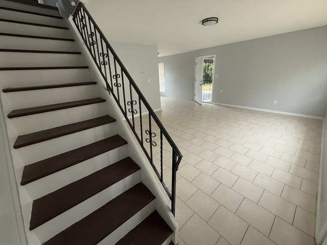 Building Photo - 7 Sherwood Ln