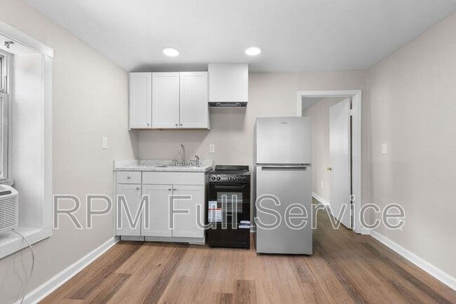 Building Photo - 325 54th Ave N