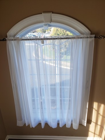 Arch Window - 39 Russell Ct