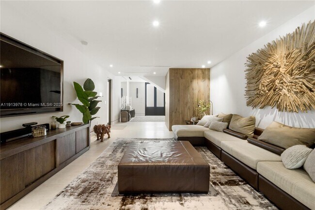 Building Photo - 3554 W Glencoe St