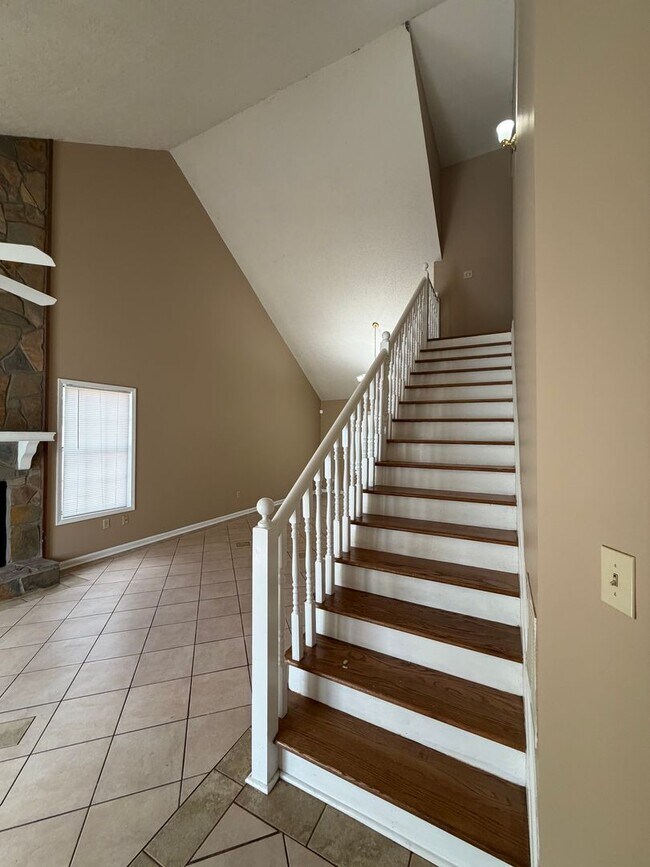 Building Photo - Charming Two-Story Home on a Corner Lot in Jonesboro