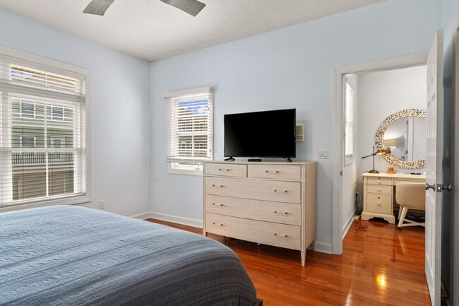 Building Photo - Furnished Pet-Friendly 30-Day Extended Stay Riverfront Condo