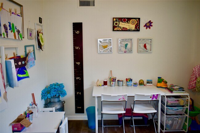 Building Photo - 4624 Verone St