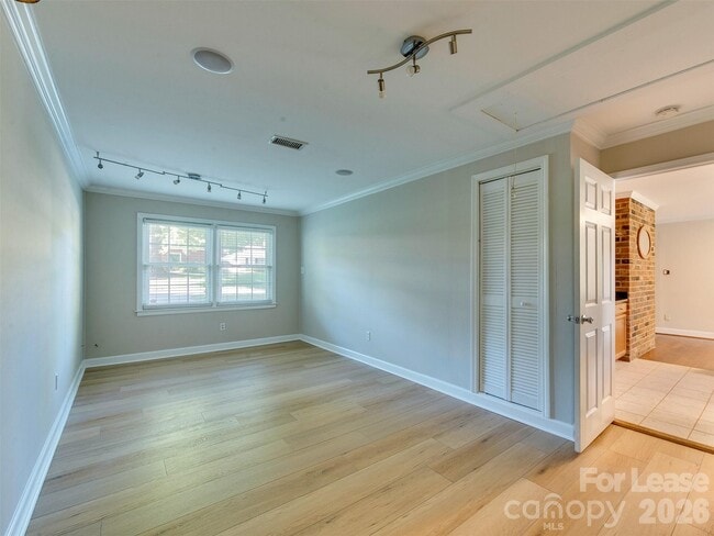 Building Photo - 709 Cooper Dr