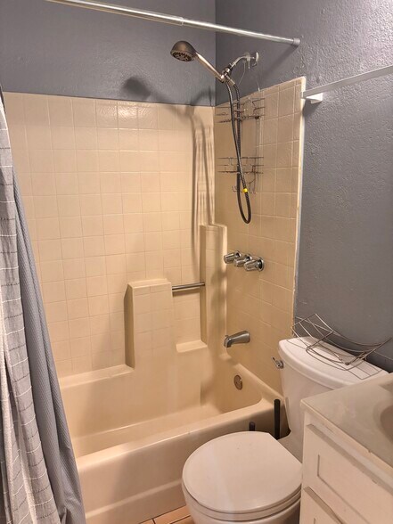 Building Photo - 3221 Helen St