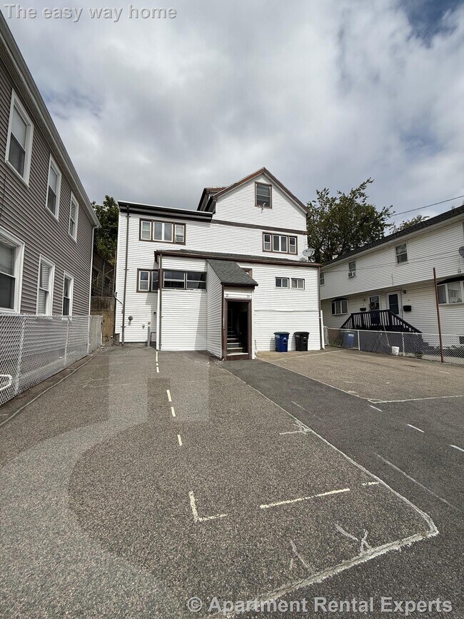 Building Photo - 19 Pitman St