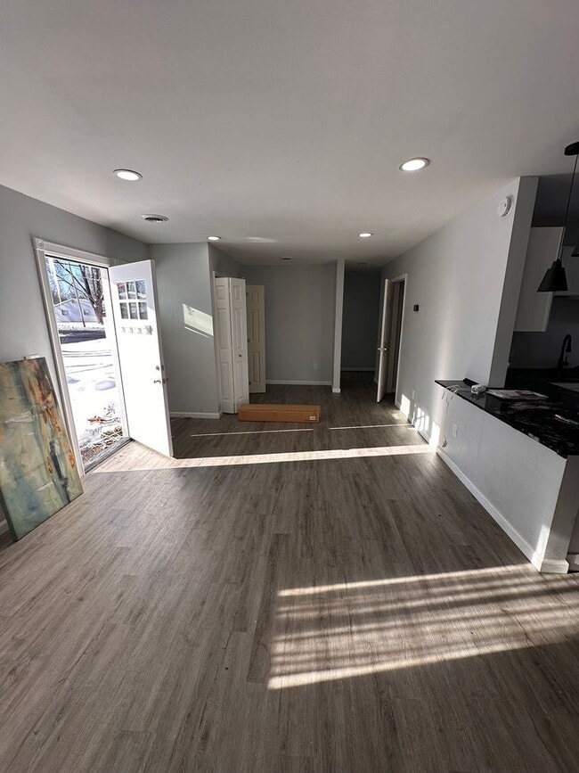 Building Photo - 3 Bedroom house