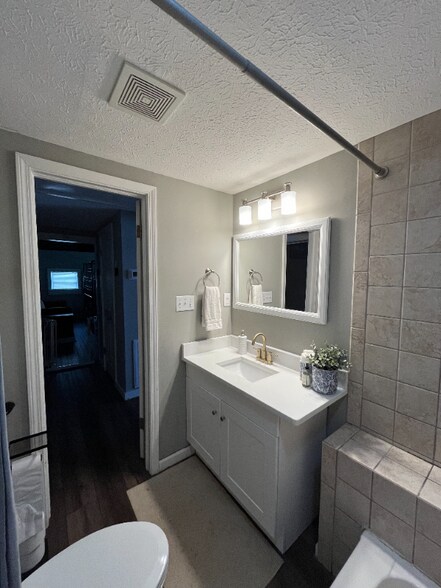 Building Photo - 1213 E 14th Ave