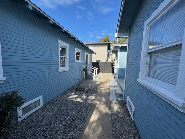 Building Photo - 485 Gaviota Ave