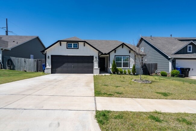 Building Photo - 3 Bed | 2 Bath in Broken Arrow!