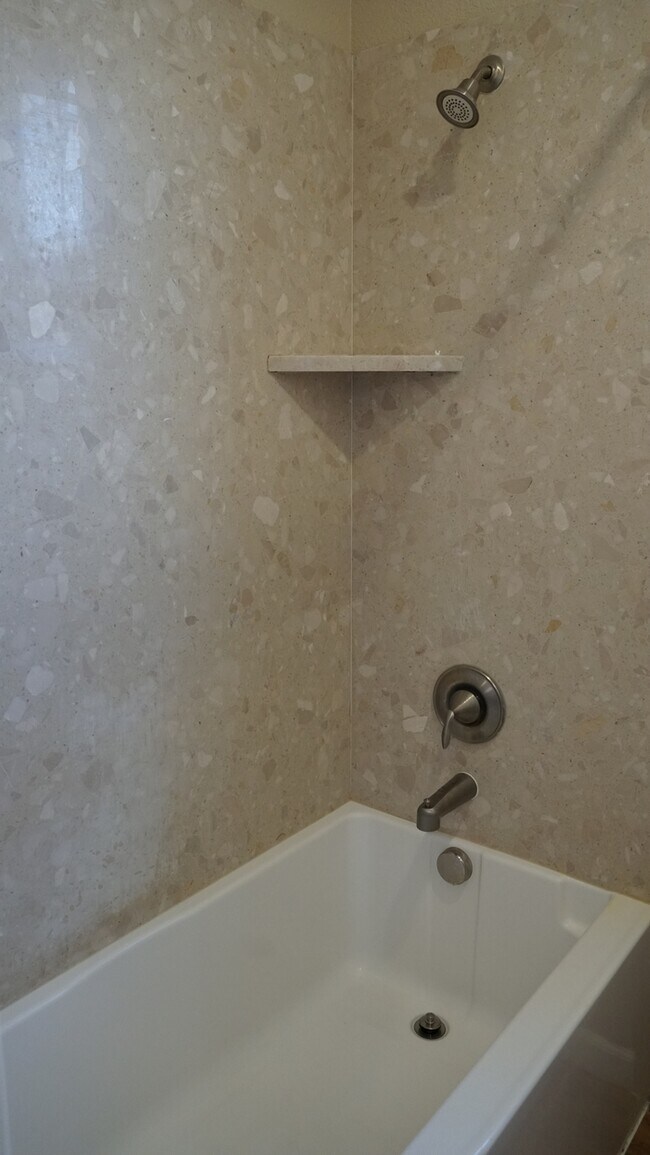 Building Photo - Beautiful two story home in Roseville!