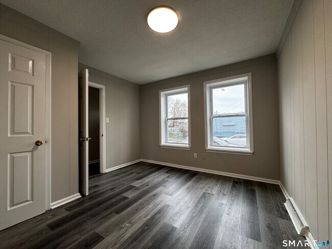 Building Photo - 45-51-51 Cowles St