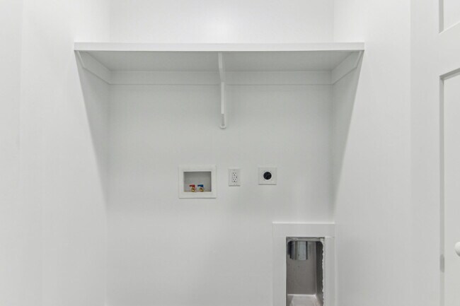 Building Photo - 4050 Cedar Fls Ln