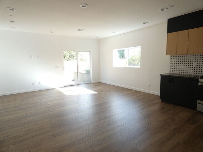 Building Photo - 6034 Craner Ave