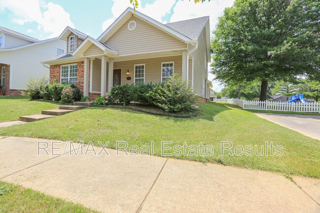 Building Photo - 1511 Benjamin Grn