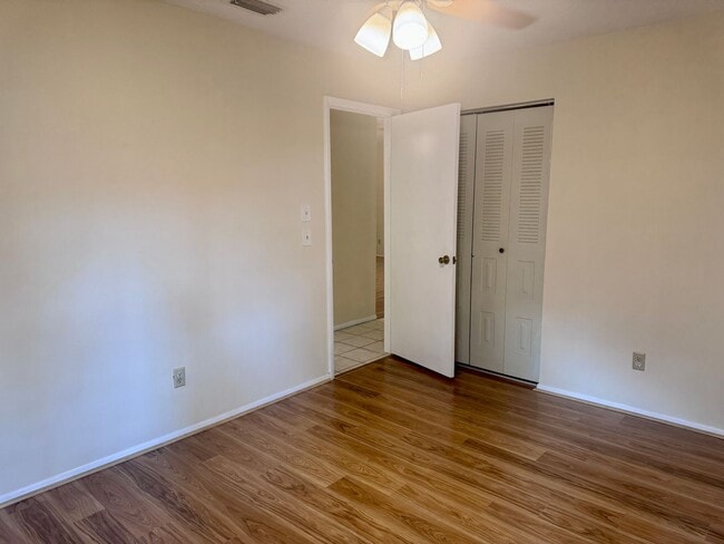 Building Photo - 2/1 Townhome Located in Carrollwood WITH G...