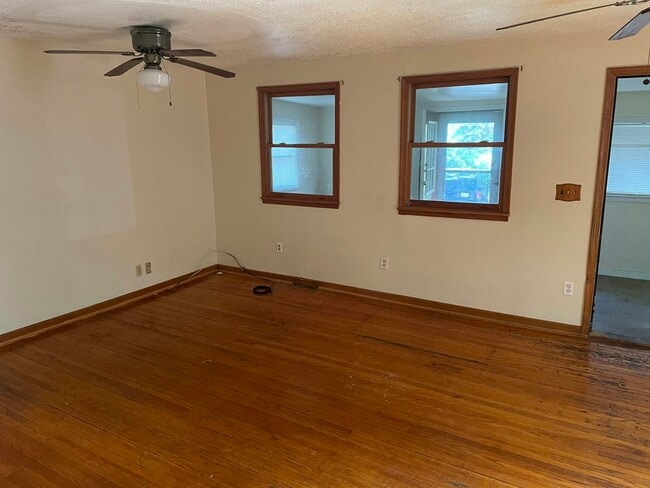 Building Photo - 289 N Midler Ave