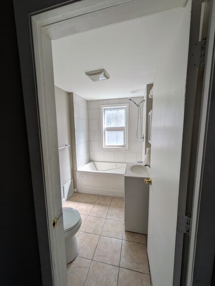 Bathroom - 27 McKinley Rd