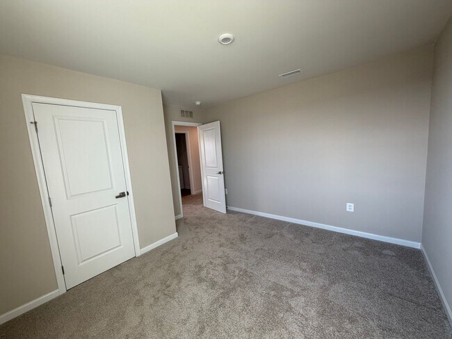 Building Photo - 59 Glacier Ave