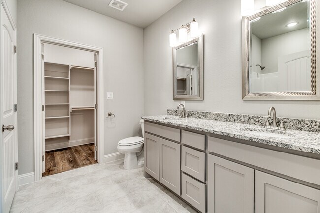 Building Photo - 2807 Orchid Dr