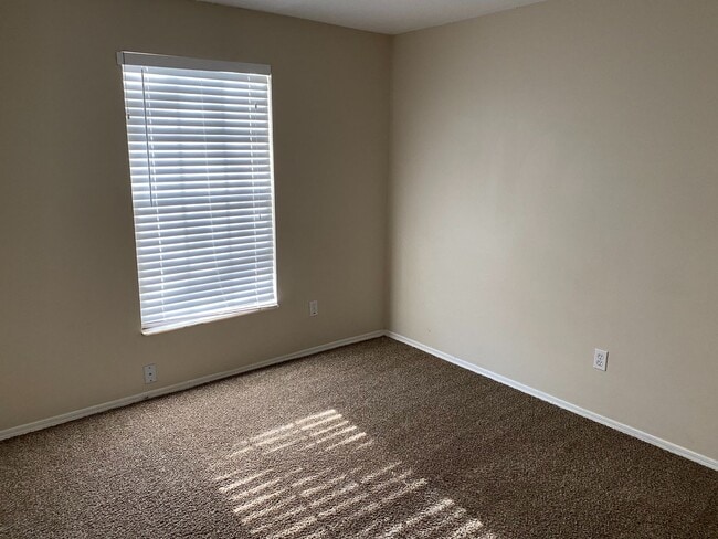 Building Photo - 3 bedroom home in Greenwood!